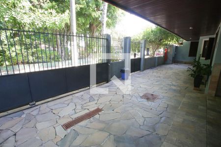 Casa à venda com 469m², 4 quartos e 8 vagas Casa à venda com 469m², 4 quartos e 8 vagasGaragem