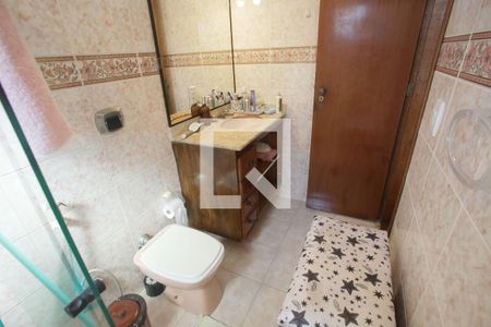 Casa à venda com 469m², 4 quartos e 8 vagas Casa à venda com 469m², 4 quartos e 8 vagasBanheiro da Suíte 2