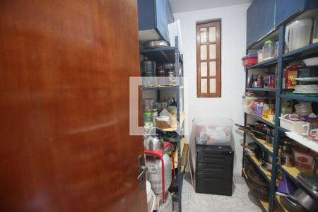 Casa à venda com 469m², 4 quartos e 8 vagas Casa à venda com 469m², 4 quartos e 8 vagasDespensa