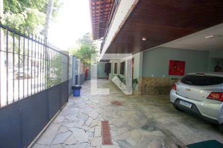 Casa à venda com 469m², 4 quartos e 8 vagas Casa à venda com 469m², 4 quartos e 8 vagasGaragem