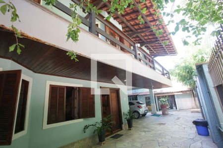 Casa à venda com 469m², 4 quartos e 8 vagas Casa à venda com 469m², 4 quartos e 8 vagasFrente da Casa