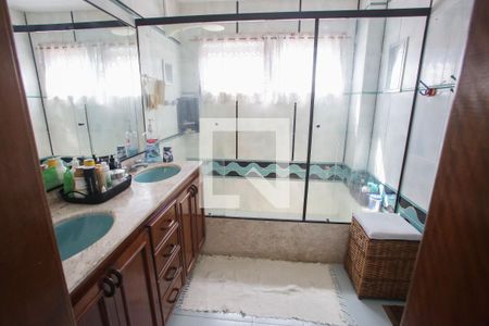 Casa à venda com 469m², 4 quartos e 8 vagas Casa à venda com 469m², 4 quartos e 8 vagasBanheiro da Suíte 4