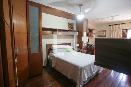 Casa à venda com 469m², 4 quartos e 8 vagas Casa à venda com 469m², 4 quartos e 8 vagasQuarto Suíte 2