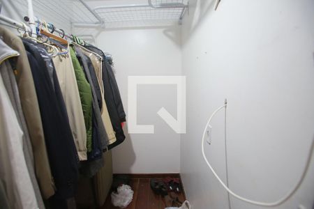 Casa à venda com 469m², 4 quartos e 8 vagas Casa à venda com 469m², 4 quartos e 8 vagasCloset da suíte 2