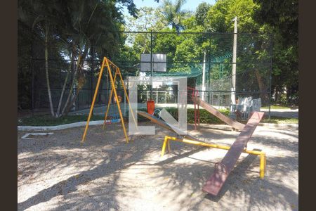 Casa à venda com 469m², 4 quartos e 8 vagas Casa à venda com 469m², 4 quartos e 8 vagasÁrea Comum - Playground