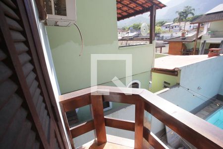 Casa à venda com 469m², 4 quartos e 8 vagas Casa à venda com 469m², 4 quartos e 8 vagasVaranda da Suíte 2