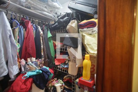 Casa à venda com 469m², 4 quartos e 8 vagas Casa à venda com 469m², 4 quartos e 8 vagasCloset da suíte 3