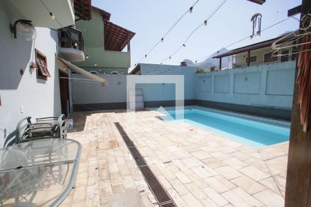 Casa à venda com 469m², 4 quartos e 8 vagas Casa à venda com 469m², 4 quartos e 8 vagasPiscina