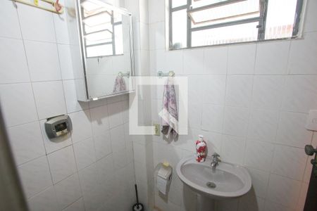 Casa à venda com 469m², 4 quartos e 8 vagas Casa à venda com 469m², 4 quartos e 8 vagasBanheiro da Churrasqueira