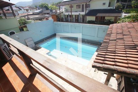 Casa à venda com 469m², 4 quartos e 8 vagas Casa à venda com 469m², 4 quartos e 8 vagasVaranda da Suíte 1