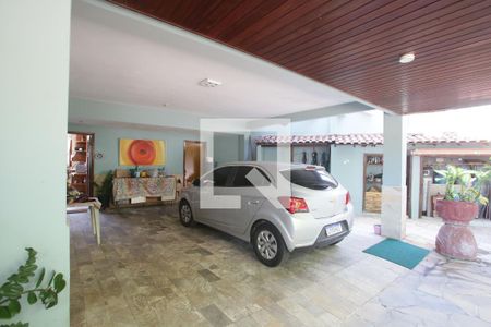 Casa à venda com 469m², 4 quartos e 8 vagas Casa à venda com 469m², 4 quartos e 8 vagasGaragem