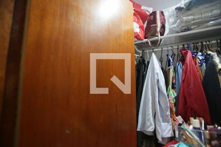 Casa à venda com 469m², 4 quartos e 8 vagas Casa à venda com 469m², 4 quartos e 8 vagasCloset da suíte 3