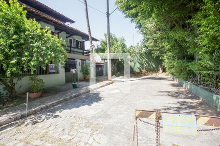 Casa à venda com 469m², 4 quartos e 8 vagas Casa à venda com 469m², 4 quartos e 8 vagasFachada