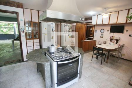 Casa à venda com 469m², 4 quartos e 8 vagas Casa à venda com 469m², 4 quartos e 8 vagasCozinha