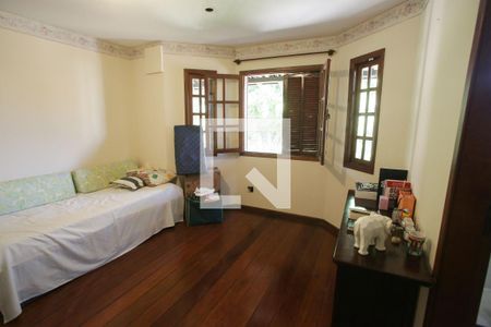 Casa à venda com 469m², 4 quartos e 8 vagas Casa à venda com 469m², 4 quartos e 8 vagasQuarto Suíte 3