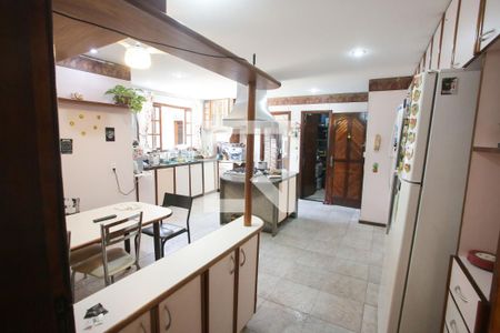 Casa à venda com 469m², 4 quartos e 8 vagas Casa à venda com 469m², 4 quartos e 8 vagasCozinha