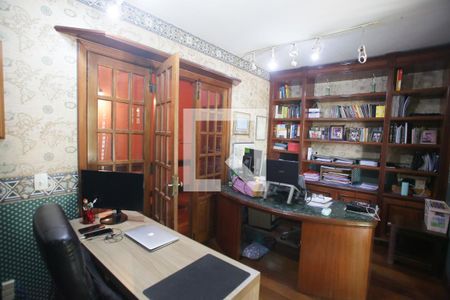 Casa à venda com 469m², 4 quartos e 8 vagas Casa à venda com 469m², 4 quartos e 8 vagasEscritório