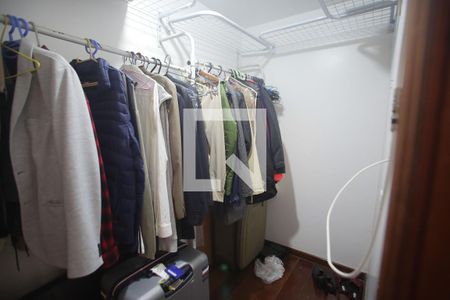 Casa à venda com 469m², 4 quartos e 8 vagas Casa à venda com 469m², 4 quartos e 8 vagasCloset da suíte 2