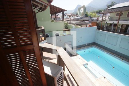 Casa à venda com 469m², 4 quartos e 8 vagas Casa à venda com 469m², 4 quartos e 8 vagasVaranda da Suíte 1