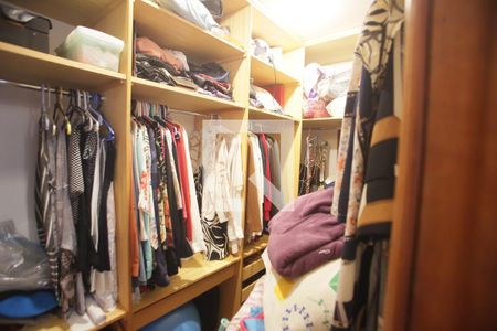 Casa à venda com 469m², 4 quartos e 8 vagas Casa à venda com 469m², 4 quartos e 8 vagasCloset da suíte 1