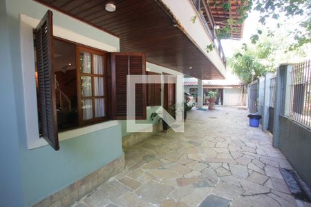 Casa à venda com 469m², 4 quartos e 8 vagas Casa à venda com 469m², 4 quartos e 8 vagasFrente da Casa