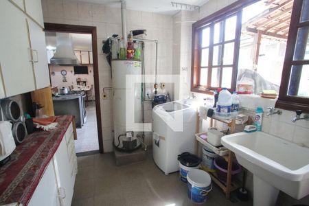 Casa à venda com 469m², 4 quartos e 8 vagas Casa à venda com 469m², 4 quartos e 8 vagasÁrea de Serviço