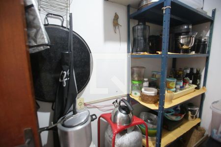 Casa à venda com 469m², 4 quartos e 8 vagas Casa à venda com 469m², 4 quartos e 8 vagasDespensa