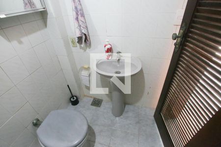 Casa à venda com 469m², 4 quartos e 8 vagas Casa à venda com 469m², 4 quartos e 8 vagasBanheiro da Churrasqueira