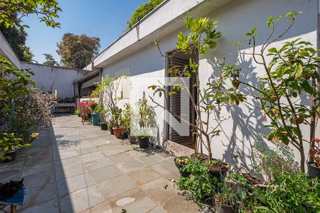 Casa à venda com 640m², 3 quartos e 8 vagasQuintal