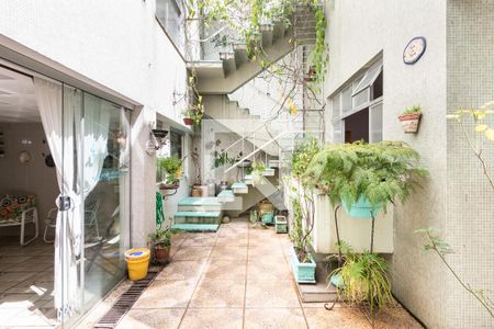 Casa à venda com 330m², 6 quartos e 6 vagas