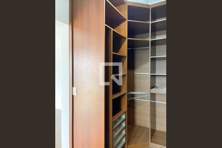Casa à venda com 144m², 3 quartos e 3 vagasCloset - Suíte