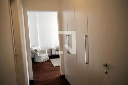 Apartamento à venda com 186m², 3 quartos e 2 vagasQuarto 3 - Armários