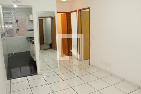 Sala de apartamento para alugar com 2 quartos, 47m² em Jardim Isis, Cotia