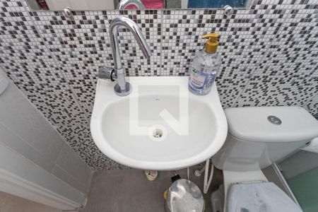 Casa de condomínio à venda com 44m², 2 quartos e sem vaga Casa de condomínio à venda com 44m², 2 quartos e sem vagaBanheiro