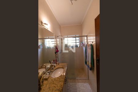 Casa à venda com 360m², 3 quartos e 4 vagas Casa à venda com 360m², 3 quartos e 4 vagasBanheiro da Suíte