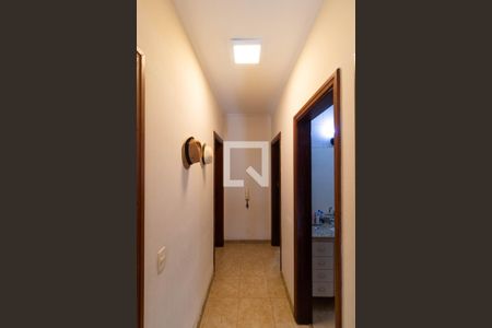 Casa à venda com 360m², 3 quartos e 4 vagas Casa à venda com 360m², 3 quartos e 4 vagasCorredor