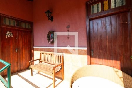 Casa à venda com 360m², 3 quartos e 4 vagas Casa à venda com 360m², 3 quartos e 4 vagasVaranda