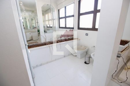 Apartamento para alugar com 477m², 4 quartos e 5 vagasBanheiro da Suíte 3