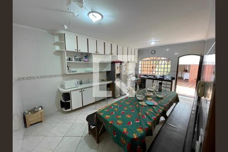 Casa à venda com 3 quartos, 300m² em Vila Scarpelli, Santo André