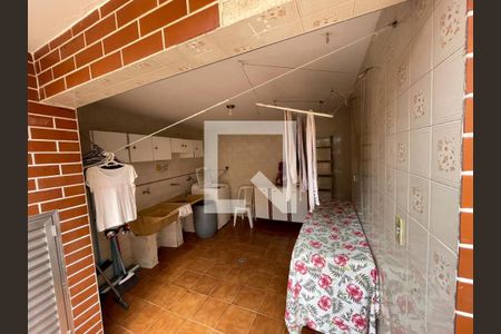 Casa à venda com 3 quartos, 300m² em Vila Scarpelli, Santo André