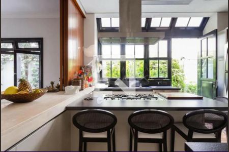 Casa à venda com 3 quartos, 300m² em Butantã, São Paulo