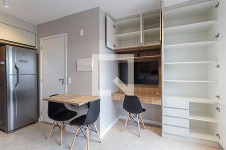 Sala/Quarto de kitnet/studio para alugar com 1 quarto, 28m² em Indianópolis, São Paulo