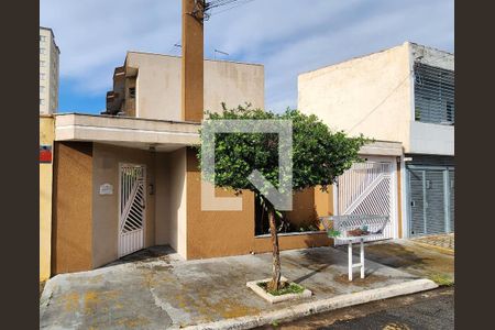 Casa de condomínio à venda com 157m², 2 quartos e 2 vagas Casa de condomínio à venda com 157m², 2 quartos e 2 vagasFachada