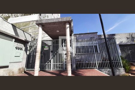 Apartamento para alugar com 46m², 2 quartos e 1 vaga Apartamento para alugar com 46m², 2 quartos e 1 vagaFachada