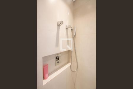 Apartamento à venda com 102m², 2 quartos e 2 vagasChuveiro