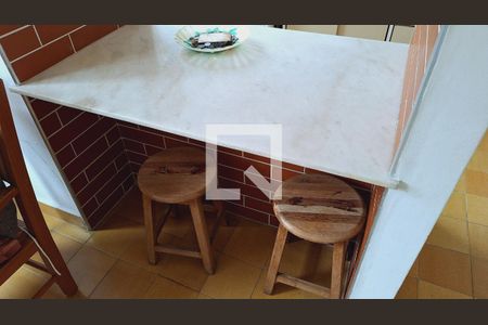 Detalhe da sala de apartamento para alugar com 1 quarto, 59m² em Caiçara, Praia Grande