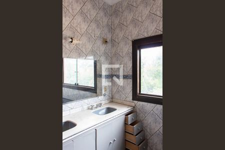 Casa de condomínio para alugar com 1600m², 3 quartos e 2 vagas Casa de condomínio para alugar com 1600m², 3 quartos e 2 vagasBANHEIRO DA SUITE 2