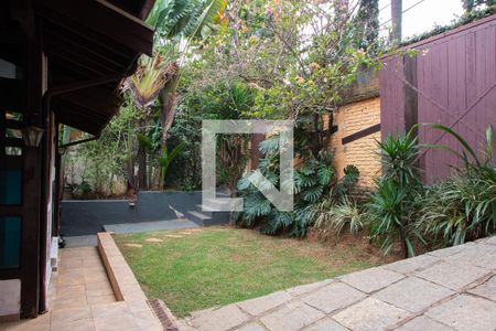 Casa de condomínio para alugar com 1600m², 3 quartos e 2 vagas Casa de condomínio para alugar com 1600m², 3 quartos e 2 vagasÁREA EXTERNA FRENTE