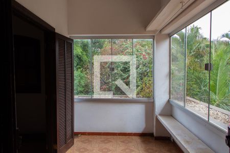 Casa de condomínio para alugar com 1600m², 3 quartos e 2 vagas Casa de condomínio para alugar com 1600m², 3 quartos e 2 vagasÁREA DE LUZ SUITE 1