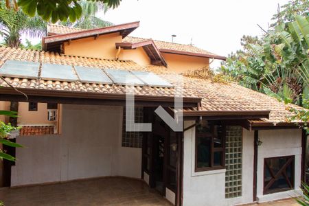 Casa de condomínio para alugar com 1600m², 3 quartos e 2 vagas Casa de condomínio para alugar com 1600m², 3 quartos e 2 vagasÁREA EXTERNA FRENTE